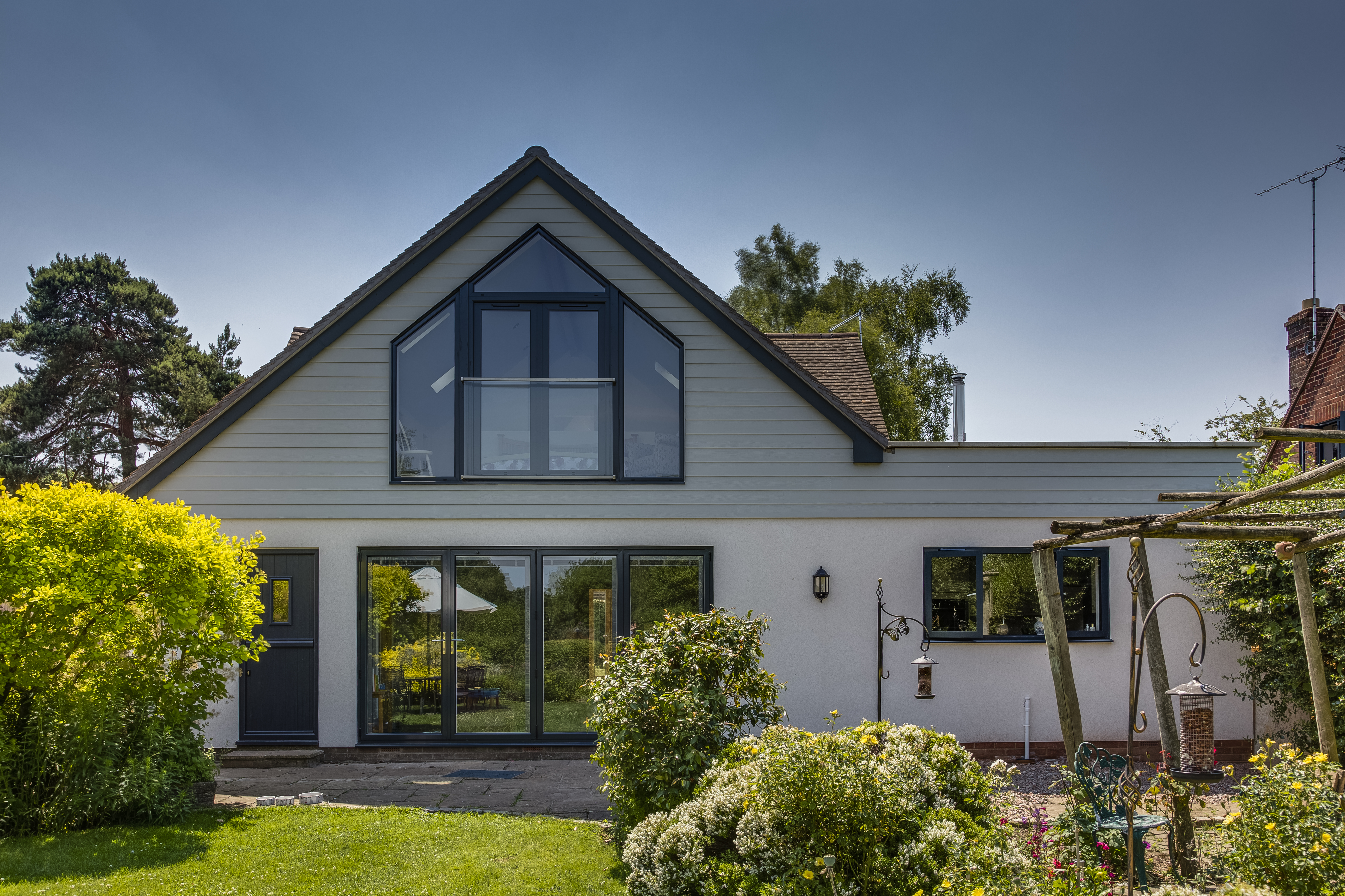 Cedar-LM HardiePlank cedar cobble stone UK